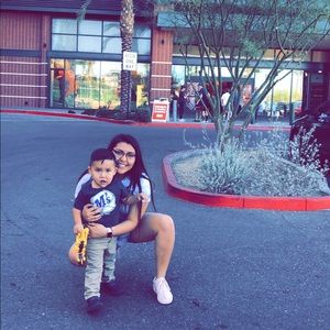 Meet your Posher, Raquel